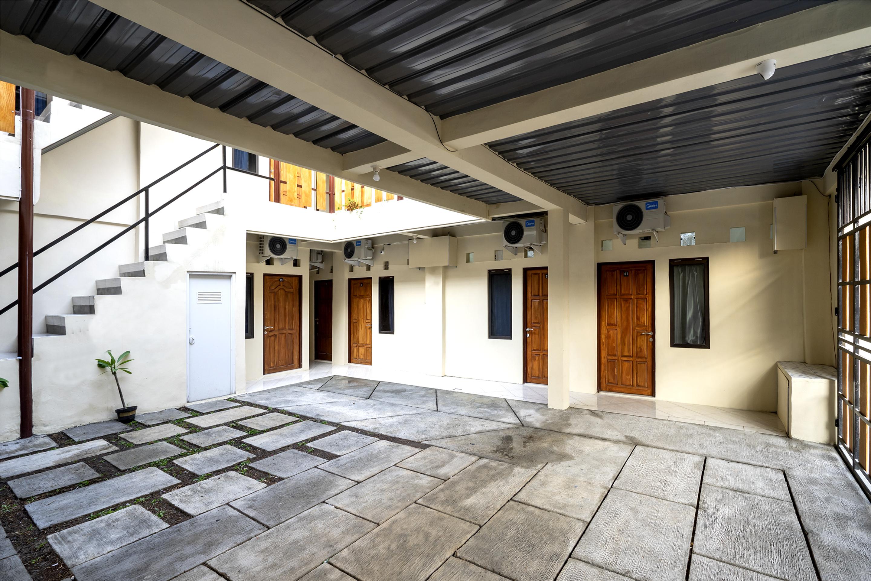Oyo 2098 Homestay Kk Ngaglik Exterior foto