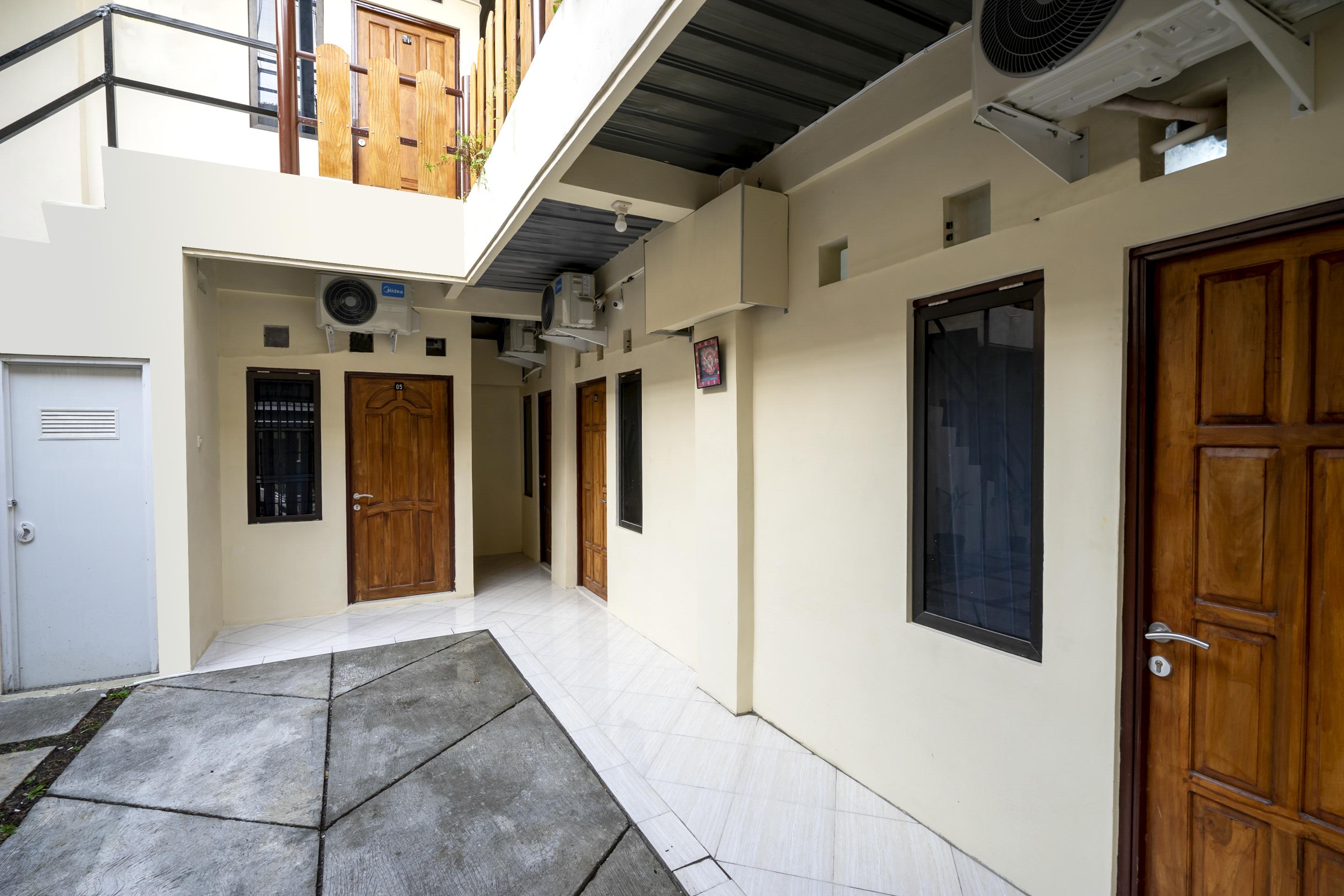 Oyo 2098 Homestay Kk Ngaglik Exterior foto